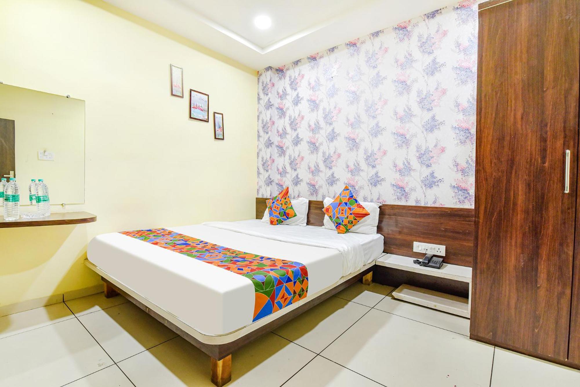 Fabexpress A2 And Restro Hotel Indore Exterior photo